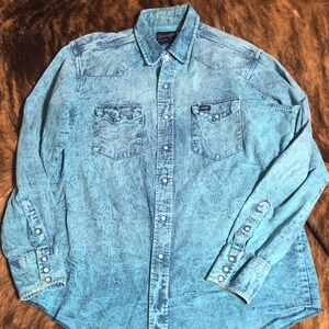 Wrangler RARE stonewashed denim shirt in men’s 17-35 Large